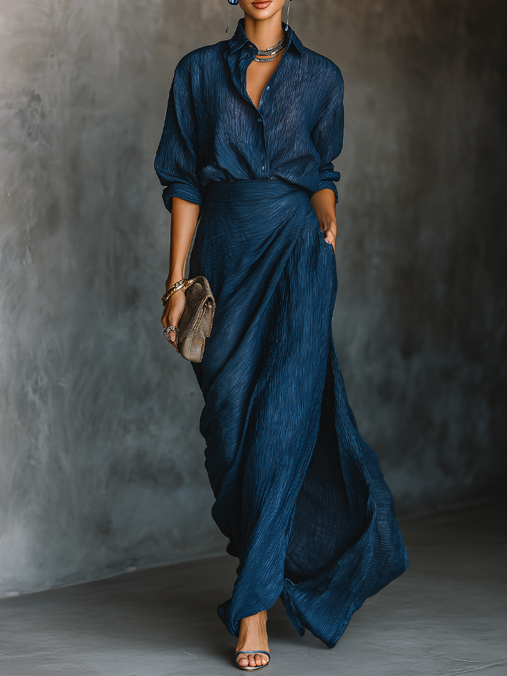 Ensemble aus langem Rock und marinebluse