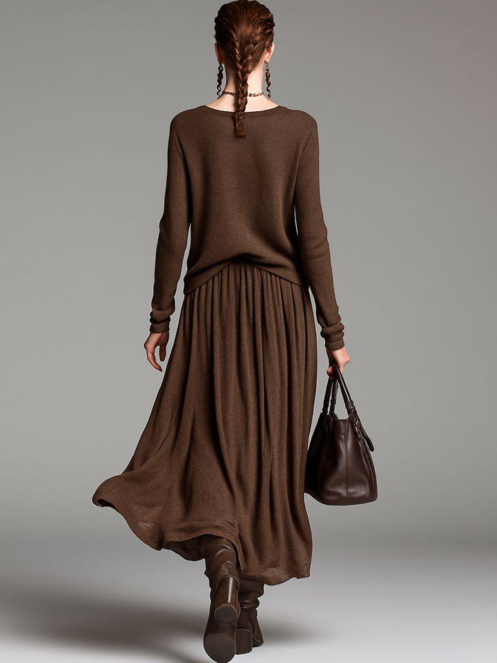 Ensemble aus Rock und Rundhals-Pullover
