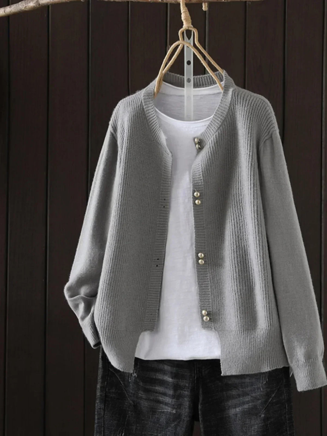 Elara - Perlenknopf Cardigan