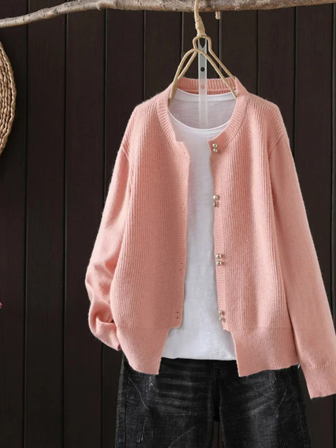 Elara - Perlenknopf Cardigan