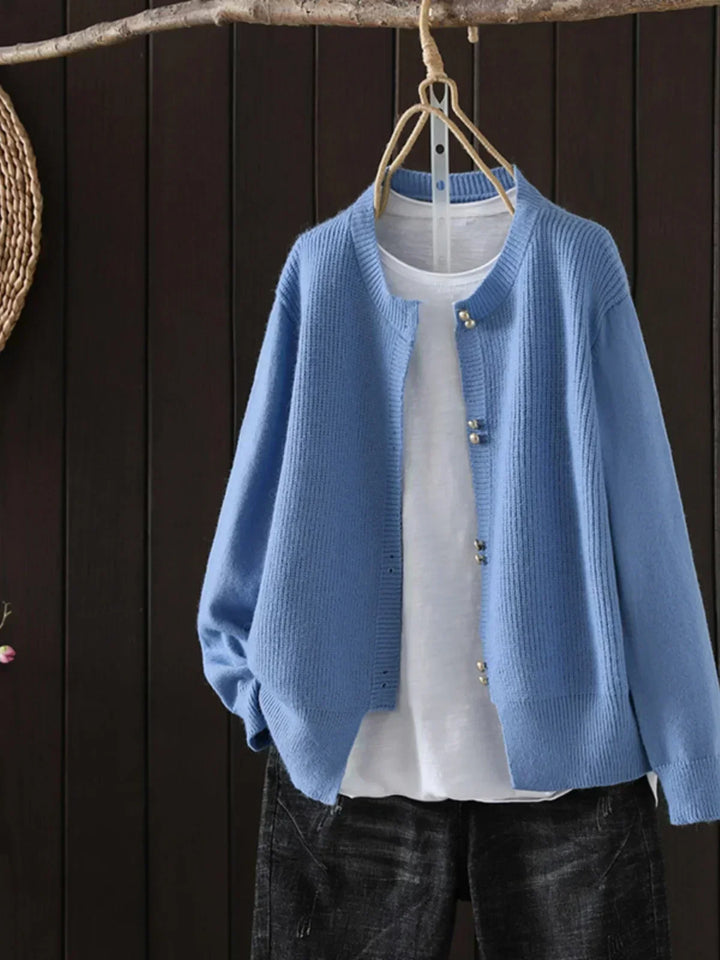Elara - Perlenknopf Cardigan