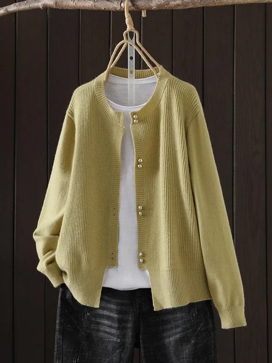 Elara - Perlenknopf Cardigan
